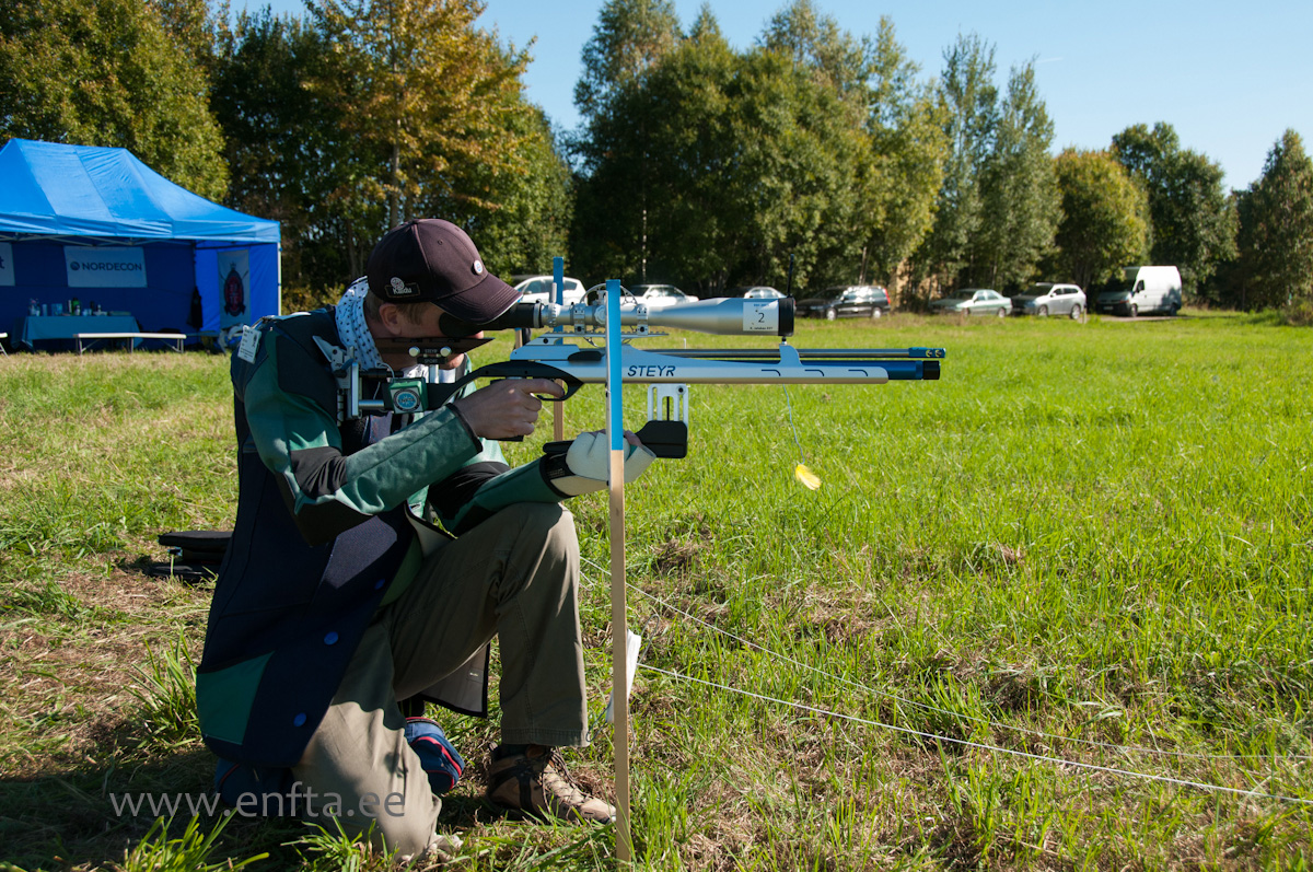 Kaidu Jalakas kneeling on Lane 3